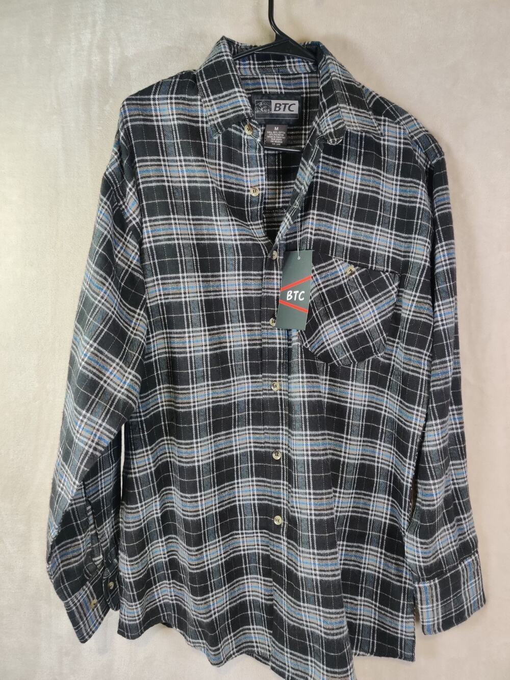 BTC Flannel Men's Size Medium Gray Black Button Up NWT